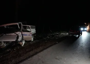 Antalya’da otomobil ile kamyonet kafa kafaya çarpıştı: 1 ölü, 2 yaralı