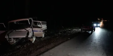 Antalya’da otomobil ile kamyonet kafa kafaya çarpıştı: 1 ölü, 2 yaralı