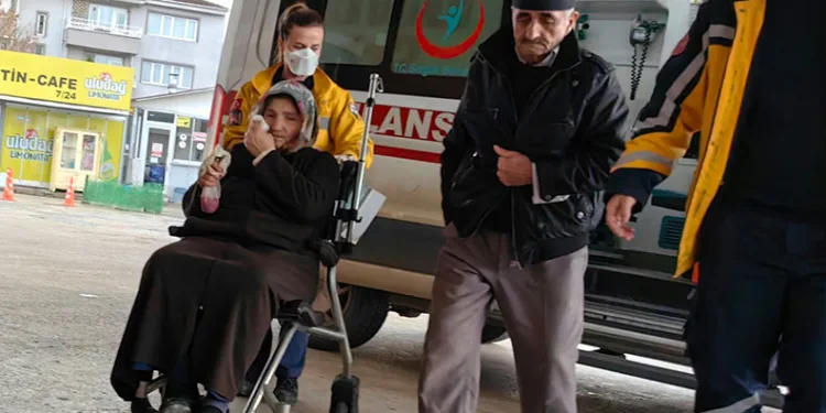Hayvanlar için kullanılan kremi süren yaşlı çift hastanelik oldu