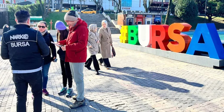 Bursa’da narkotik polisi vatandaşı bilgilendirdi
