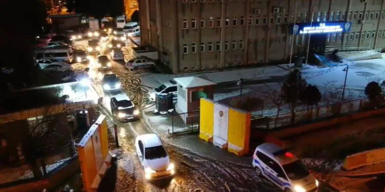 137 polisle huzur operasyonu: 12 gözaltı