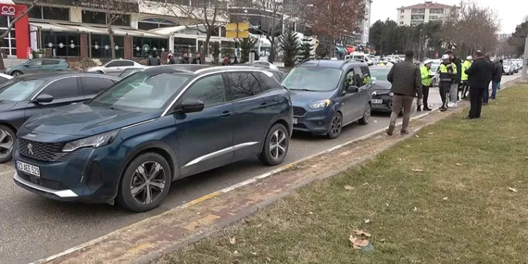 Elazığ’da zincirleme trafik kazası: 2 yaralı