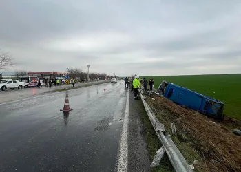 Diyarbakır’da cezaevi aracı devrildi: 13 yaralı