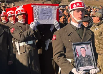 Doğum gününe 5 gün kala şehit olan Gülmez, son yolculuğuna uğurlandı