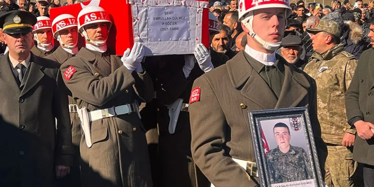 Doğum gününe 5 gün kala şehit olan Gülmez, son yolculuğuna uğurlandı