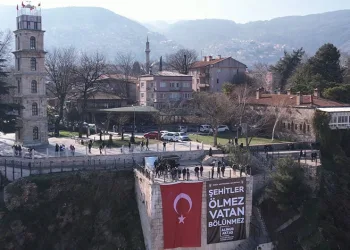 Bursa’da Tophane surlarına anlamlı pankart