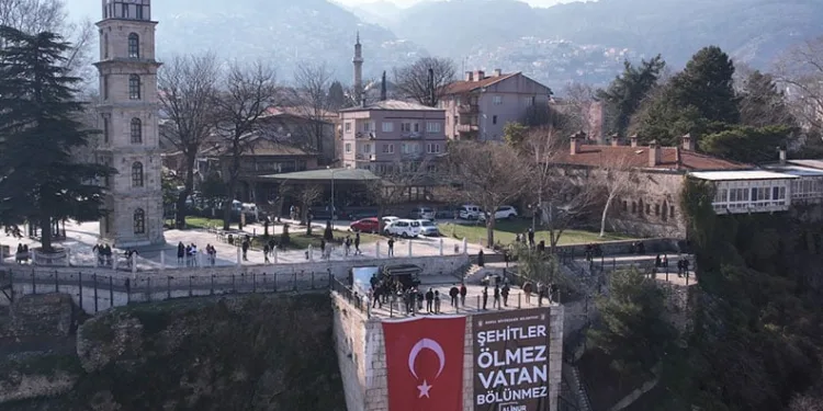 Bursa’da Tophane surlarına anlamlı pankart