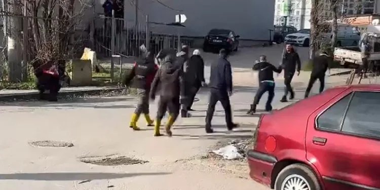 Bursa’da iki grup arasında sopalı kavga