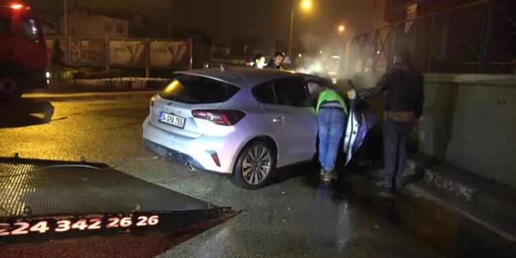 TÜGVA Genel Başkan Yardımcısı kaza yaptığı araçta sıkıştı