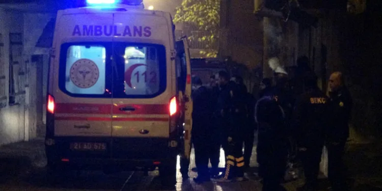 Şarjda bırakılan telefonun bataryası patladı