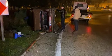 Bursa’da refüje çarpan otomobil takla attı: 1 yaralı