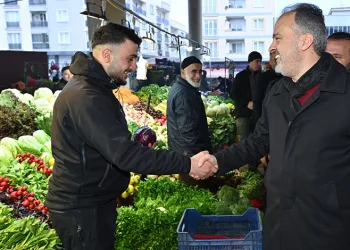 Alinur Aktaş Gürsu esnafını ziyaret etti