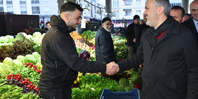 Alinur Aktaş Gürsu esnafını ziyaret etti