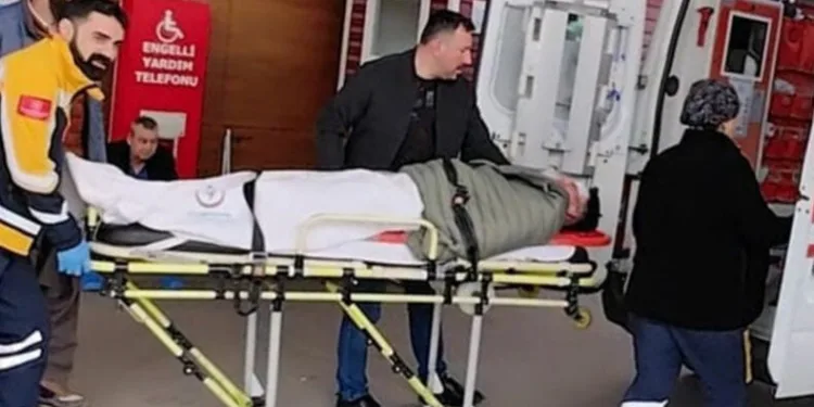 Bursa’da motosiklet sürücüsü otomobilin altında kaldı