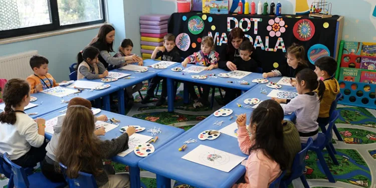 Anakucaklarında yarıyıl renkli geçiyor