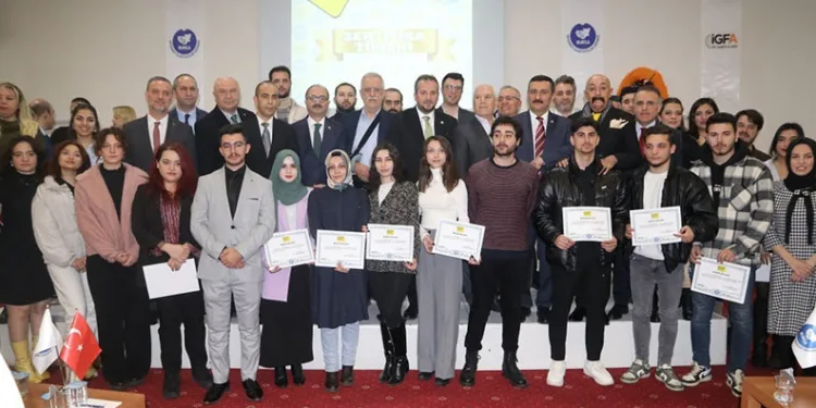 Genç gazeteciler sertifikalarını aldı