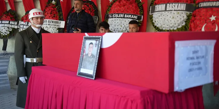 Piyade Sözleşmeli Er Kemal Batur son yolculuğuna uğurlandı