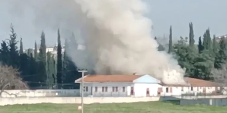 Bursa’da ahır alev alev yandı