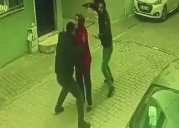 Silahlı düelloda kadını kalkan olarak kullandı