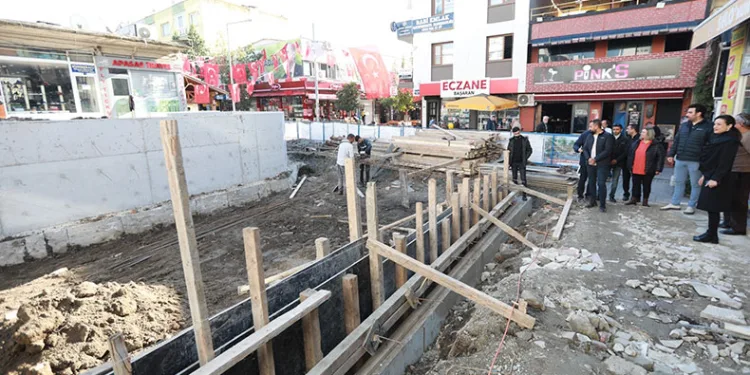 Selçuk’ta PTT Altı Parkı projesi hızla ilerliyor