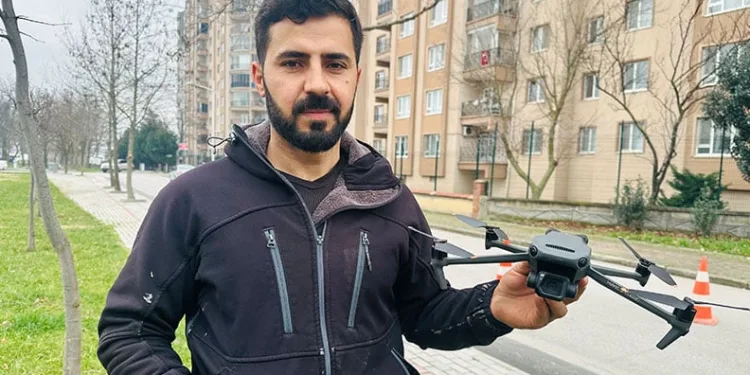 Bursa’da yol kenarında bulduğu dronun sahibini arıyor