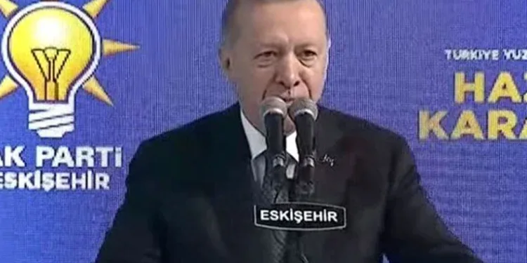 “Koltuğuna geri dönmek için çabalıyor”