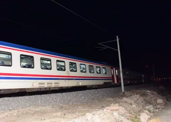 Doğu Ekspresi hafif ticari araca çarptı