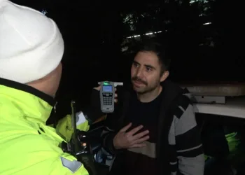 Bursa’da alkollü sürücü polis ekipleriyle pazarlığa kalkıştı