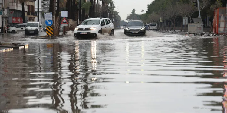 İskenderun yine sular altında