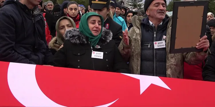 Şehit babası evladıyla böyle vedalaştı: “Seninle gurur duyuyorum oğlum”