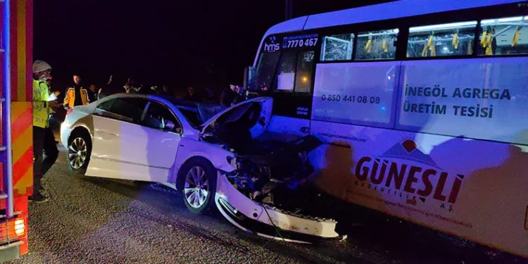 Bursa’da otobüs ile otomobil çarpıştı: 9 yaralı