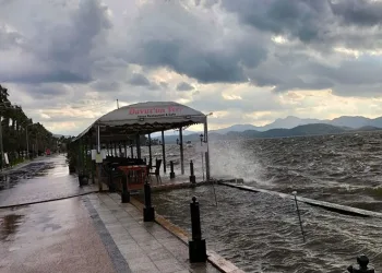Köyceğiz’de fırtına etkili oldu