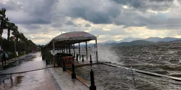 Köyceğiz’de fırtına etkili oldu