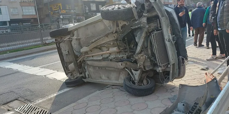 Şanlıurfa’da otomobil devrildi