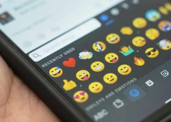 “Emojiler dilimizi kirletiyor”