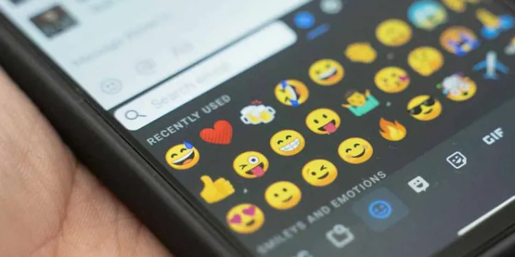 “Emojiler dilimizi kirletiyor”
