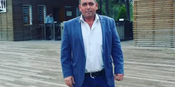 Ecel muhtarı traktörün üstünde yakaladı