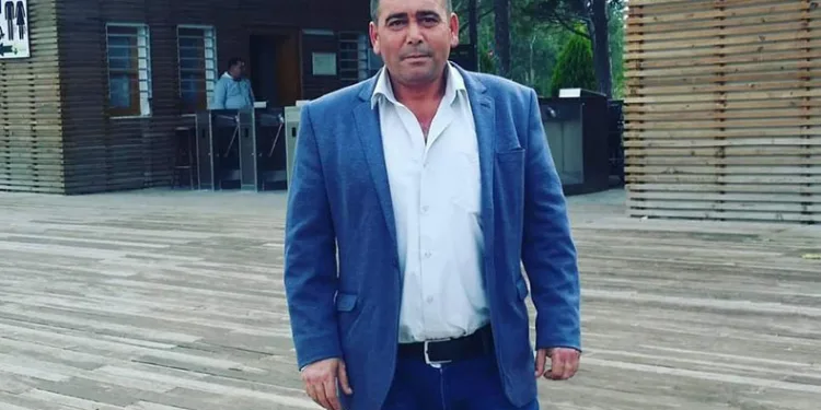 Ecel muhtarı traktörün üstünde yakaladı