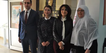 İlçe ilçe gezerek kadınları bilinçlendiriyor