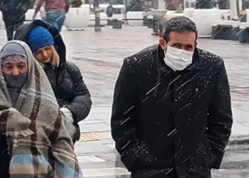 Sultangazi’de kar yağışı etkili olmaya başladı