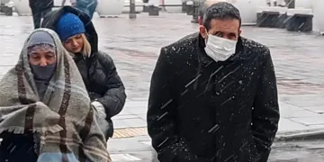 Sultangazi’de kar yağışı etkili olmaya başladı