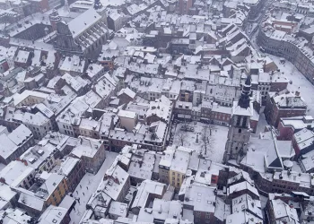 Belçika’da yoğun kar yağışı: Seferler askıya alındı