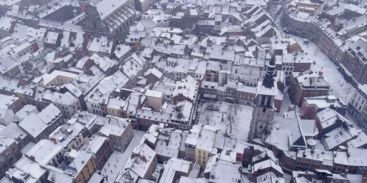 Belçika’da yoğun kar yağışı: Seferler askıya alındı