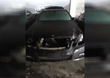 Lüks otomobili çekici yardımıyla çaldılar
