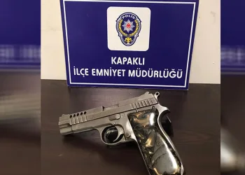 Araç içerisinden havaya ateş açan şahıs yakalandı