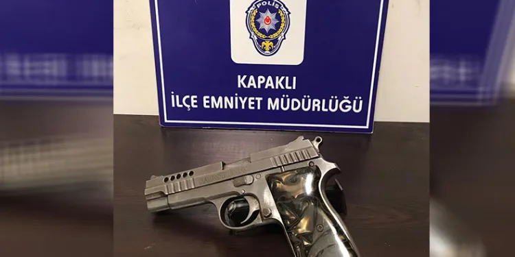 Araç içerisinden havaya ateş açan şahıs yakalandı