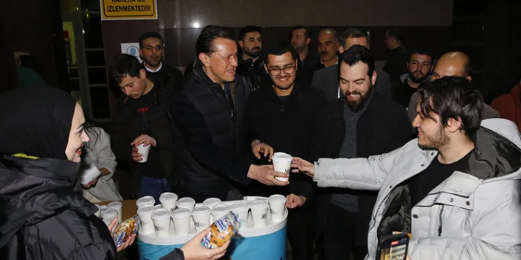 Hatipoğlu’ndan öğrencilere sıcak sürpriz