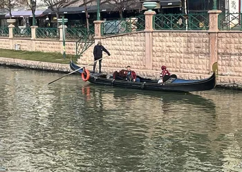 Soğuk hava gondol keyfini engellemiyor