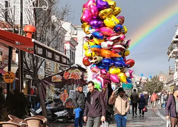 Şehrin her yerinden göründü