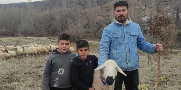Şehir hayatından uzaklaşıp köyüne döndü